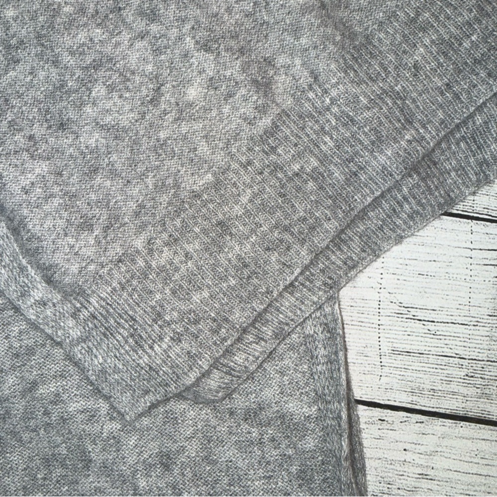 Tahari 100% Cashmere Knit Scarf  Heather Gray 72x12 - Picture 4 of 4